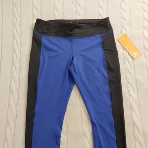 NWT Lucy pocket run capris